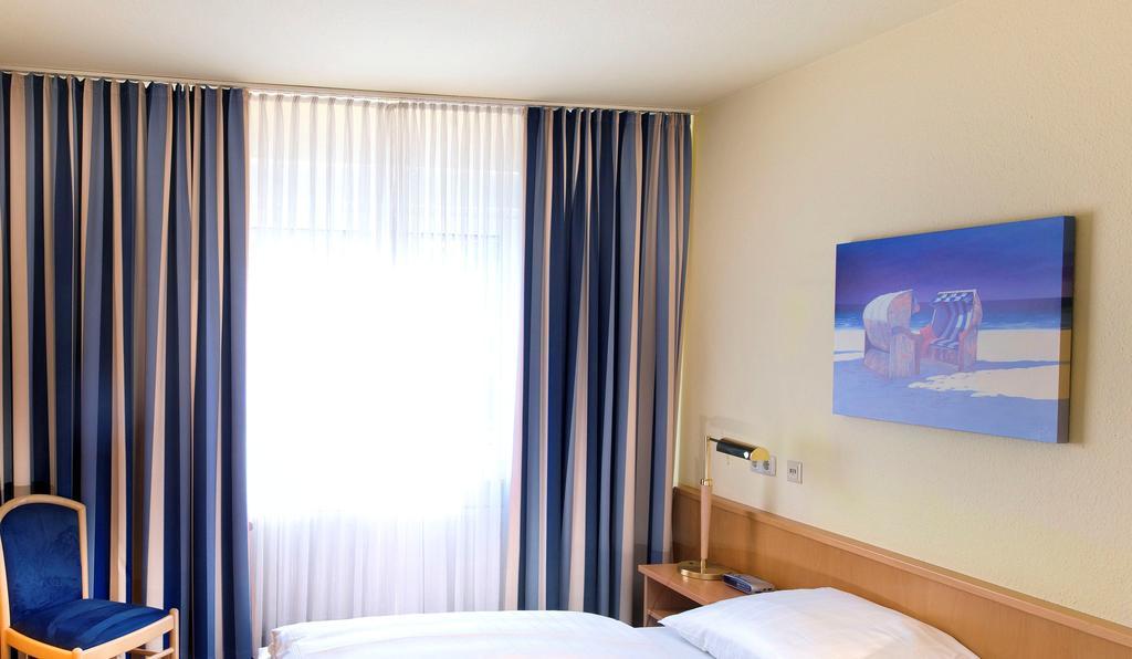 Hotel Tryp By Wyndham Luebeck Aquamarin Chambre photo
