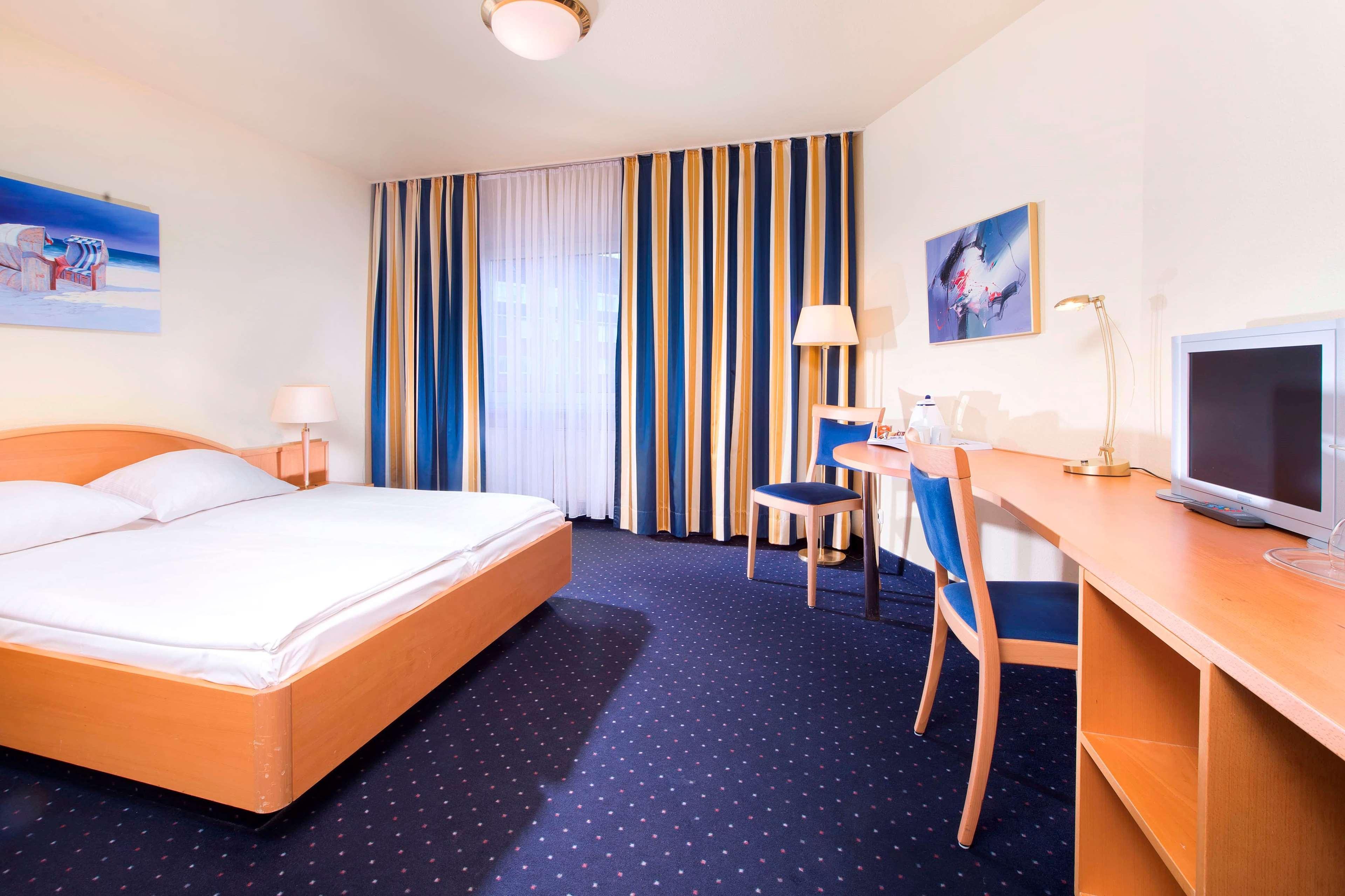 Hotel Tryp By Wyndham Luebeck Aquamarin Extérieur photo