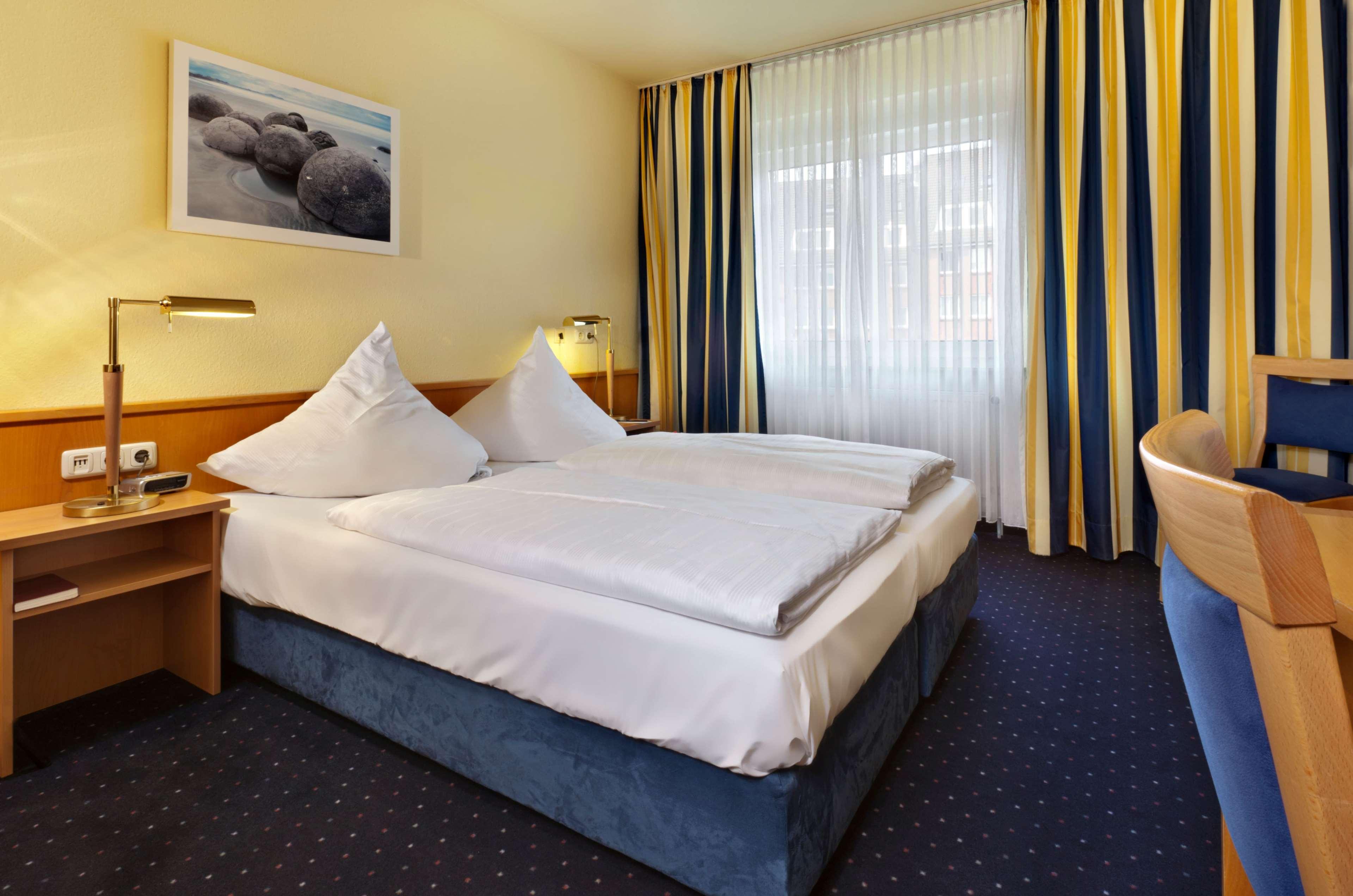 Hotel Tryp By Wyndham Luebeck Aquamarin Extérieur photo