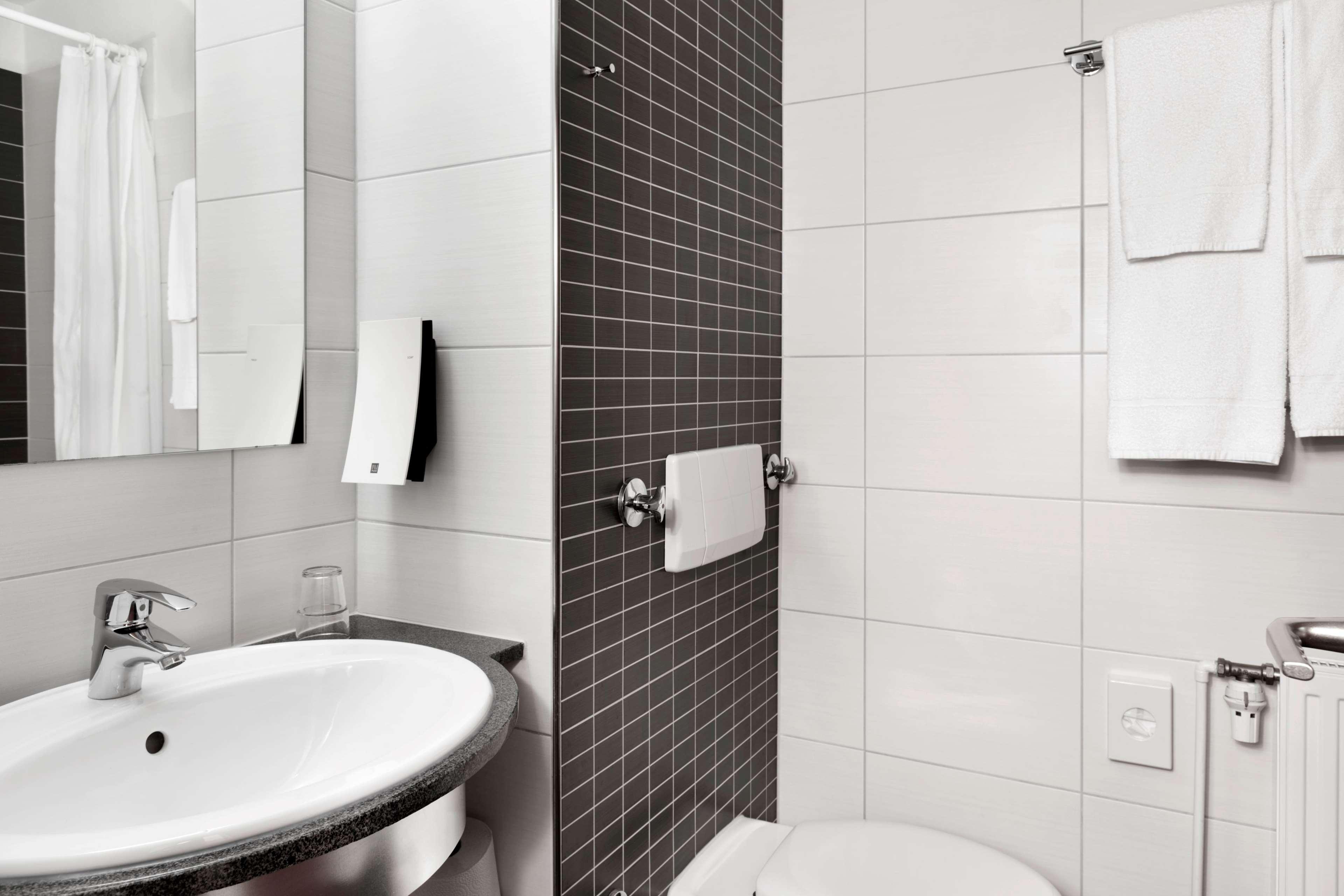 Hotel Tryp By Wyndham Luebeck Aquamarin Extérieur photo