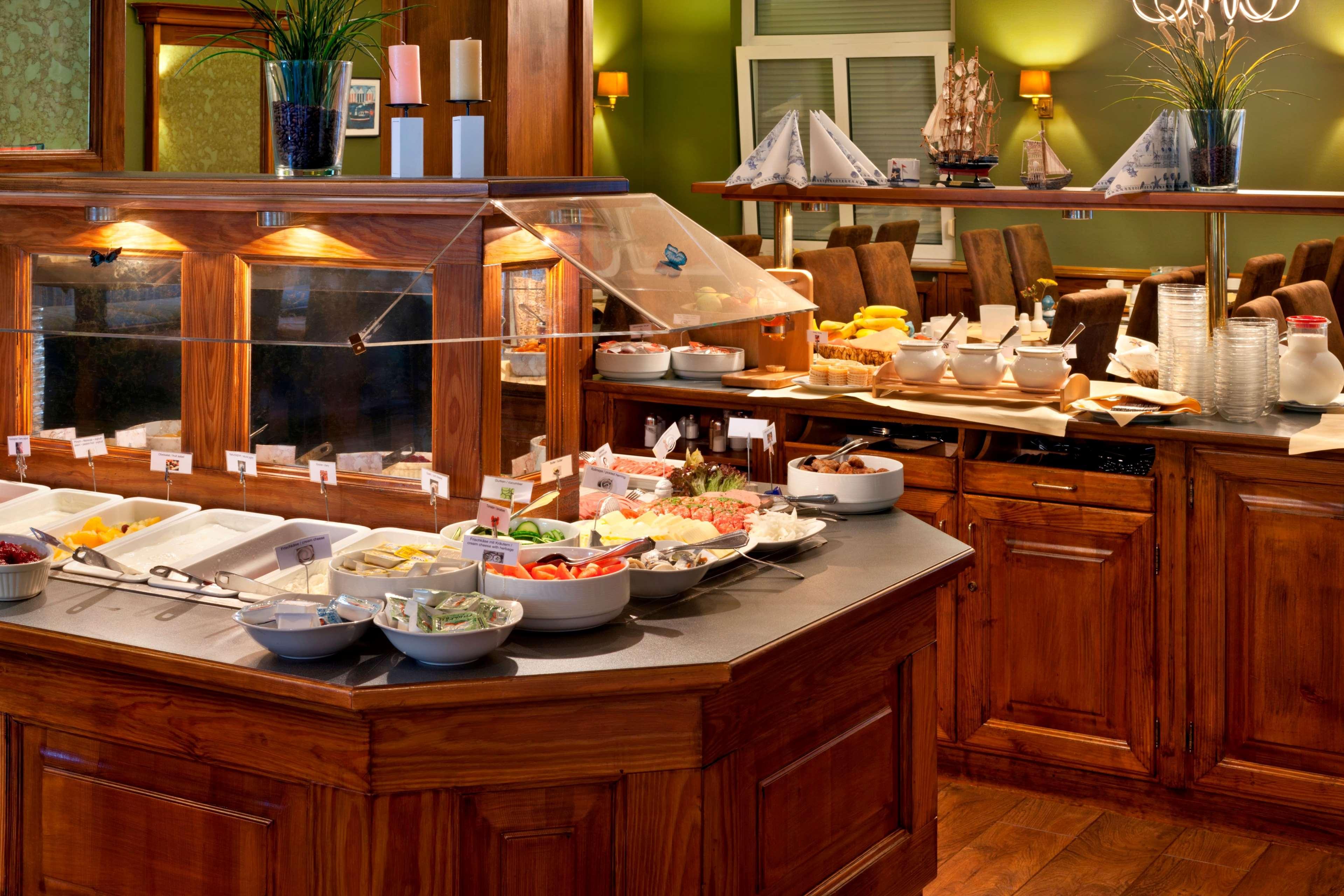 Hotel Tryp By Wyndham Luebeck Aquamarin Restaurant photo