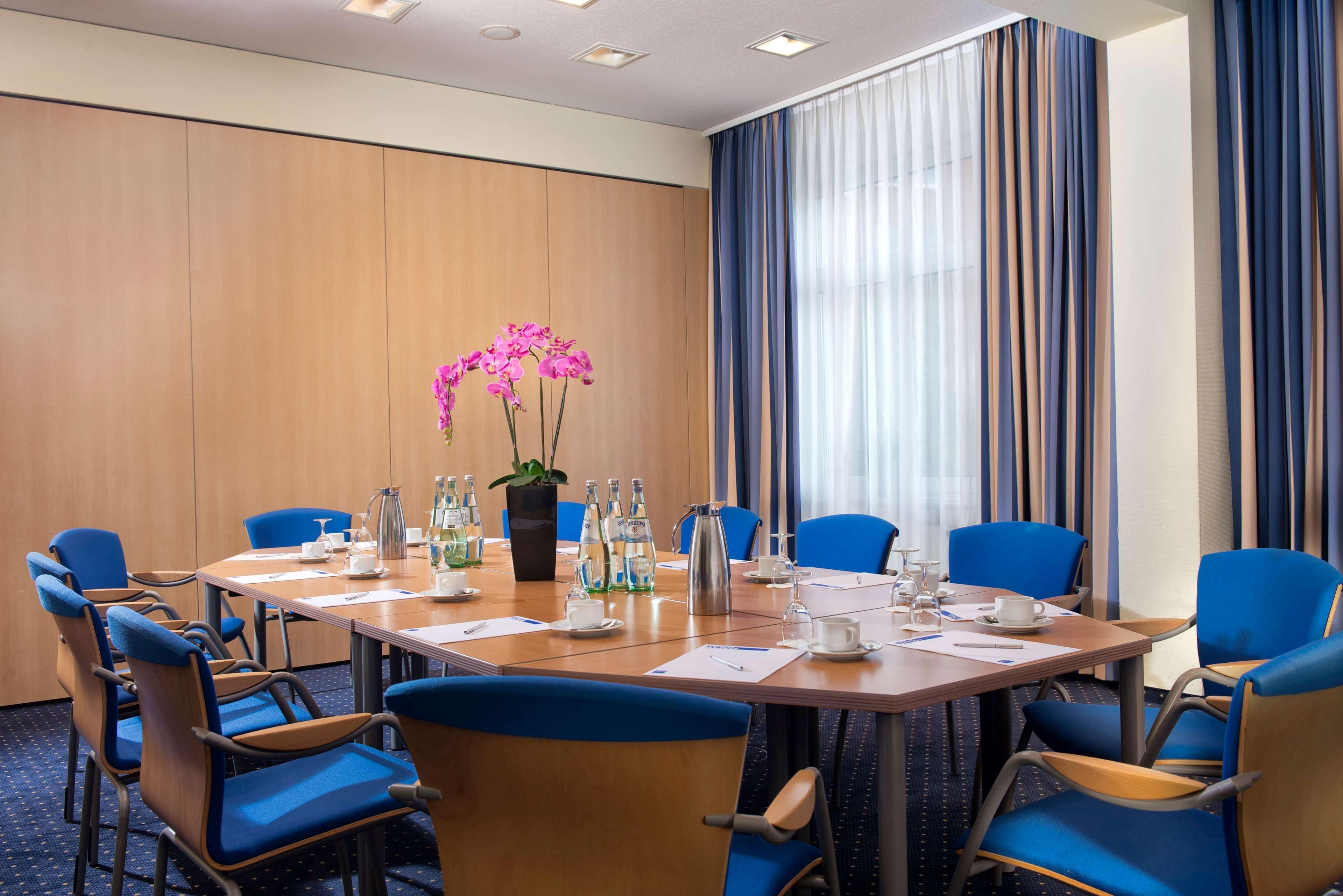 Hotel Tryp By Wyndham Luebeck Aquamarin Extérieur photo
