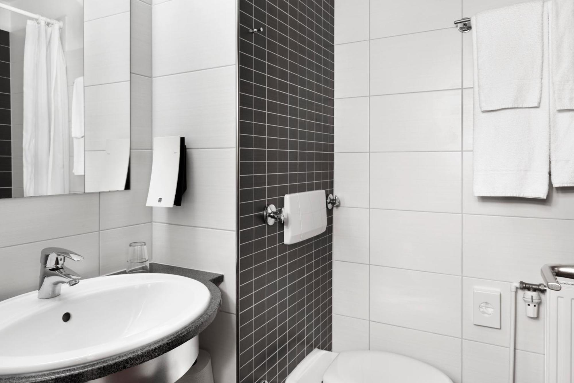 Hotel Tryp By Wyndham Luebeck Aquamarin Extérieur photo