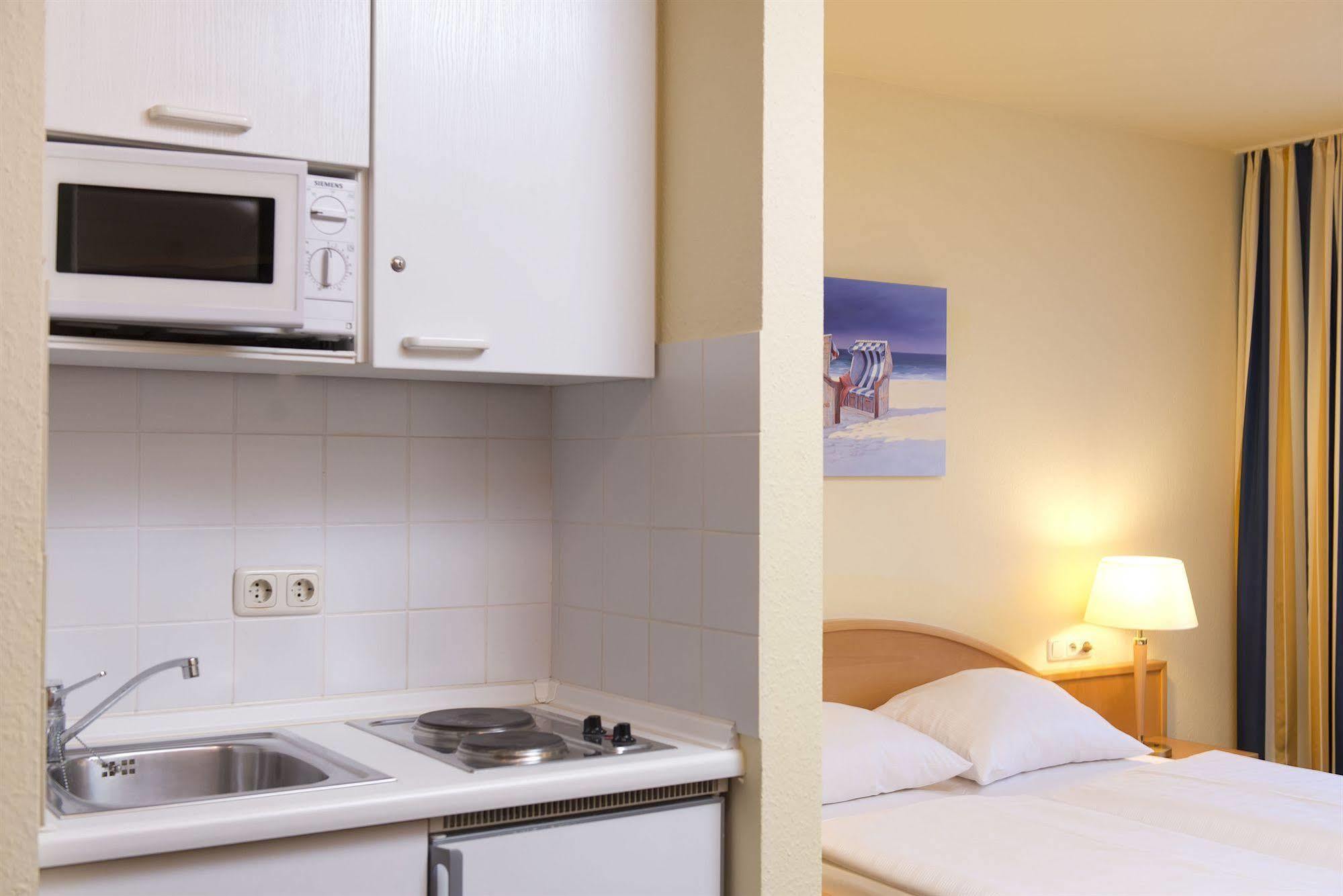 Hotel Tryp By Wyndham Luebeck Aquamarin Extérieur photo